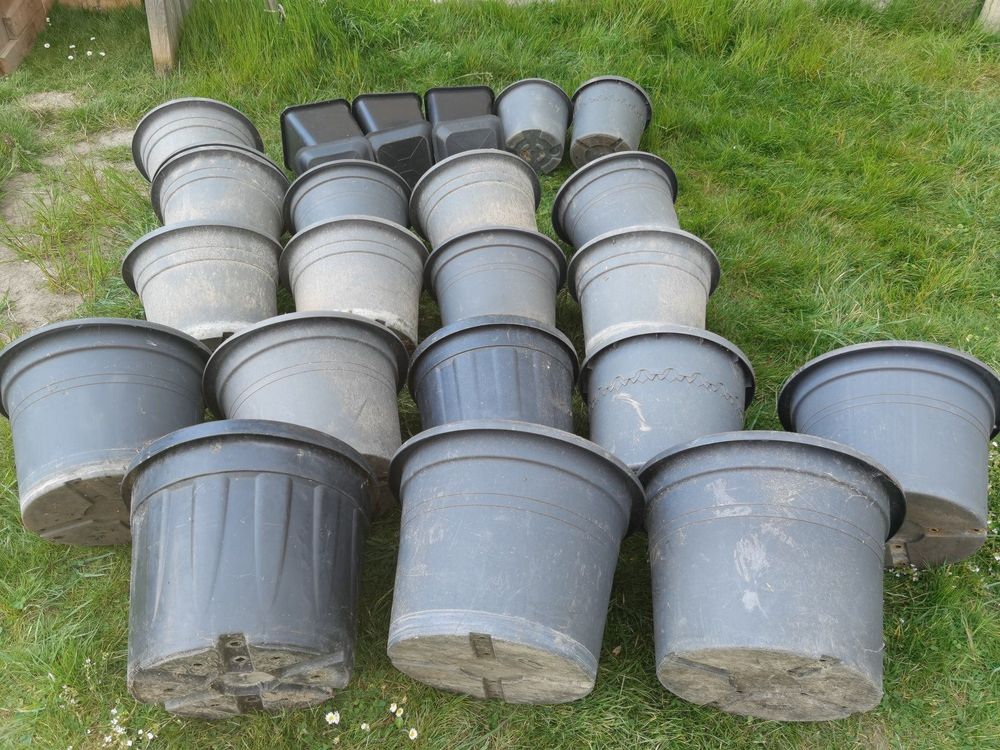 23 grosse schwarze Übertöpfe aus Plastik Kaufen auf Ricardo