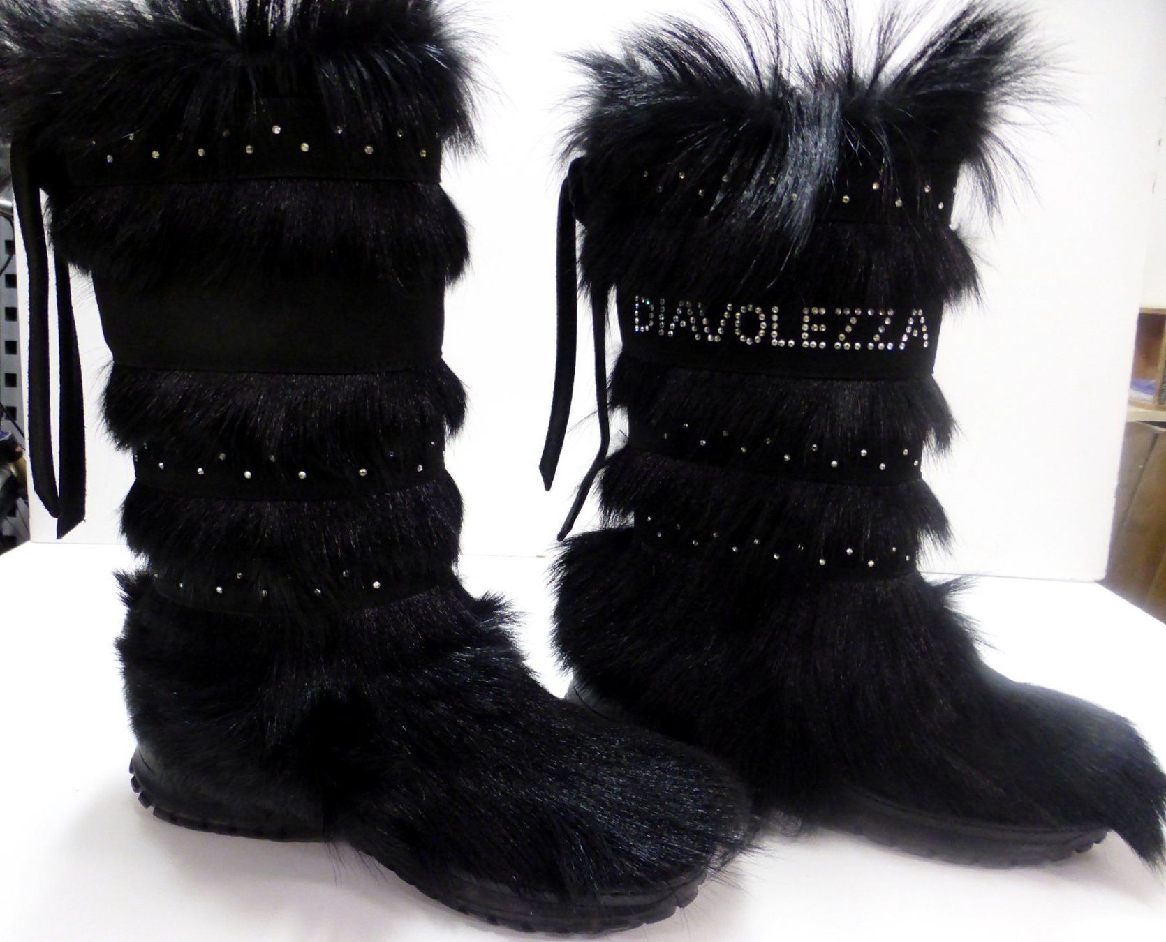 Scarpe da donna: DIAVOLEZZA Damenstiefel Fell Gr. 39 – Usato da Chur venduto da montaqua 1