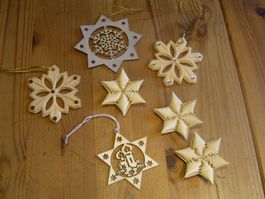 hübsche Weihnachts Deko Sterne aus 4x Holz + 3x Kunststoff