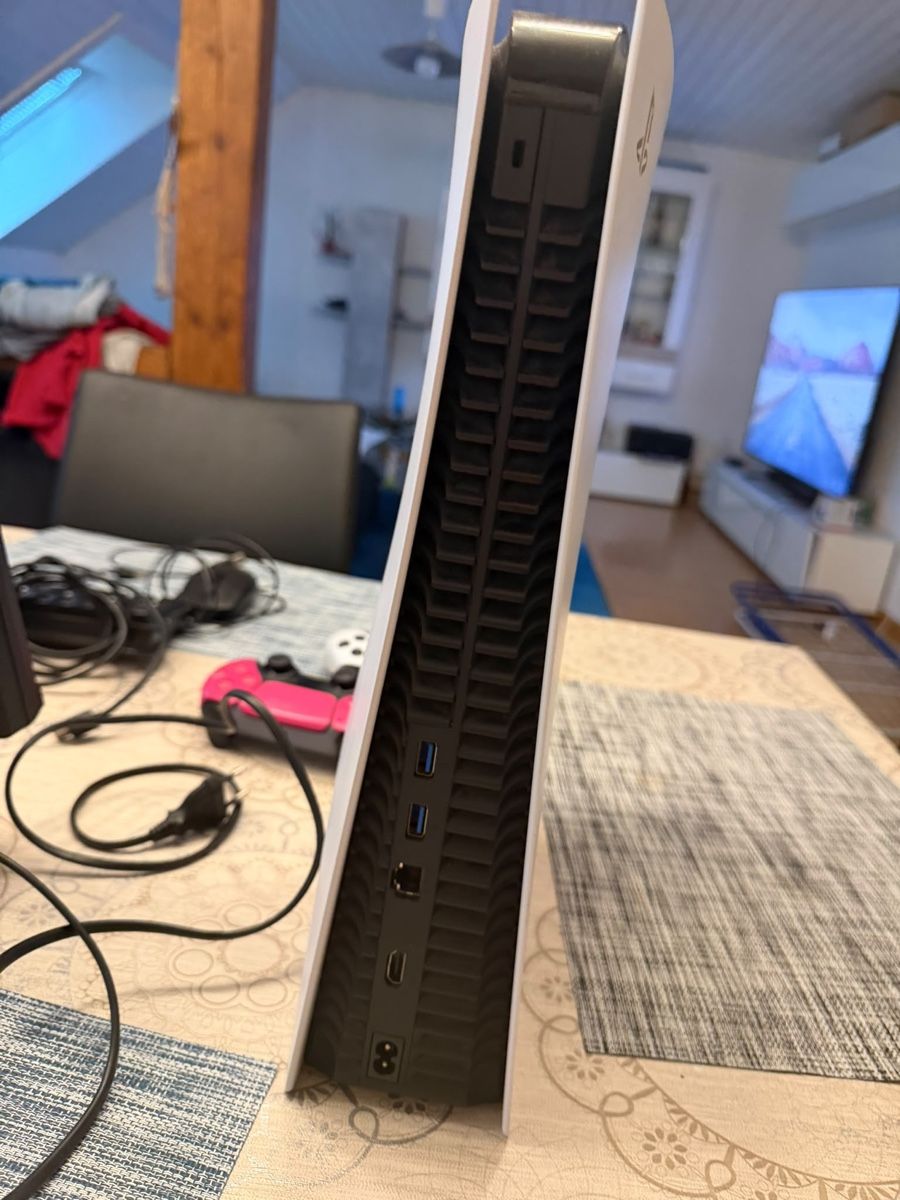 Sony Console: Playstation 5 mit Zubehöre – Usato da Rorschach venduto da ade_2yz9 5