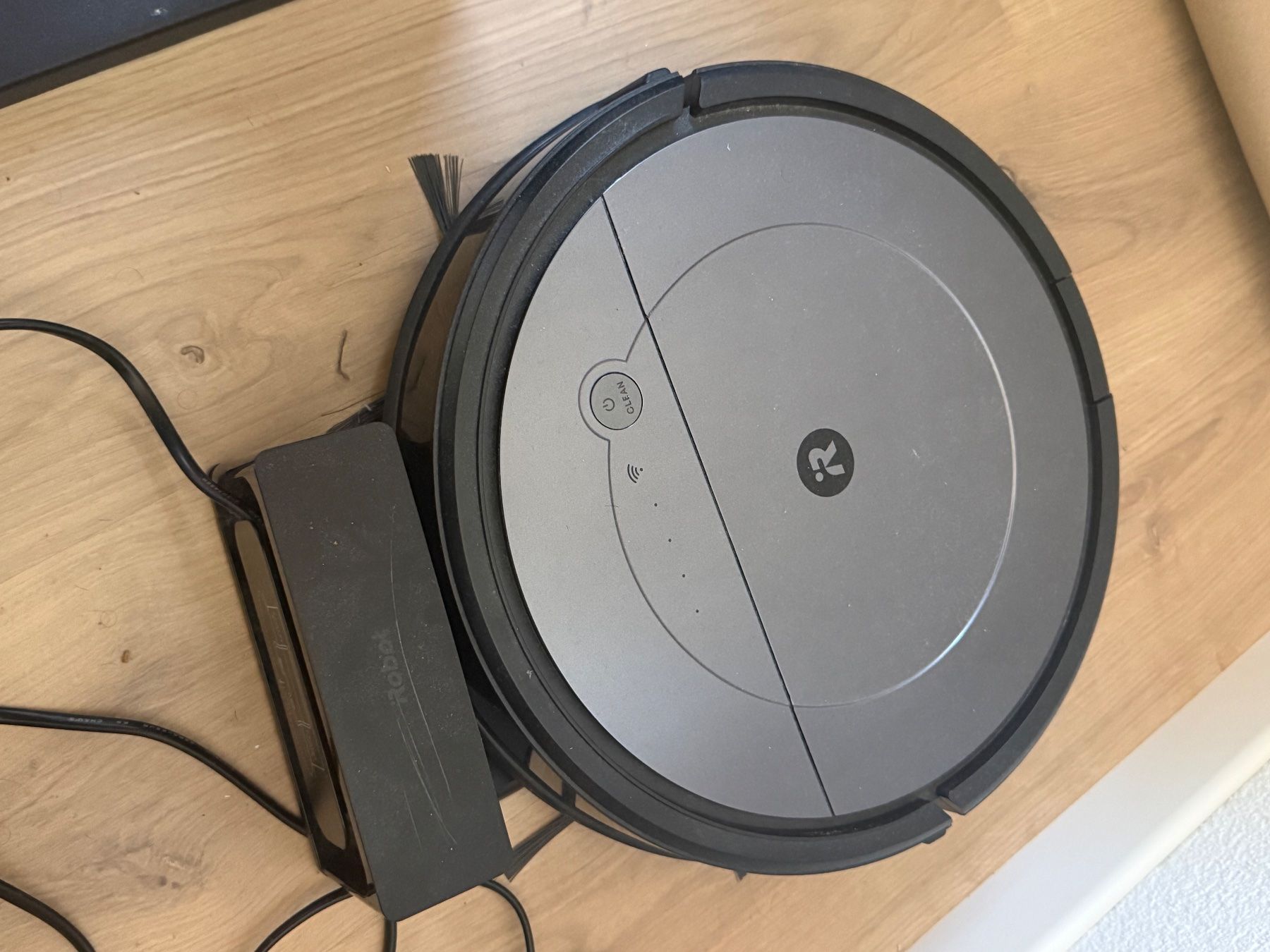 Irobot Staubsauger & Zubehör: iRobot Roomba Saugroboter inkl. Ladestation – Gebraucht aus Dietikon von yac_5lgy