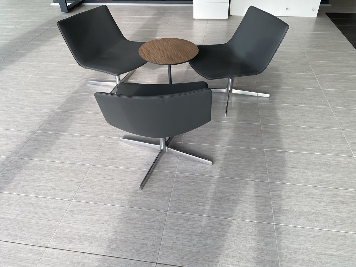 Set di tavolo e panche: Tisch und drei Stühle – Usato da Hägglingen venduto da Karin0802 1