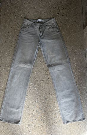 Pantalon en jean gris coupe droite
