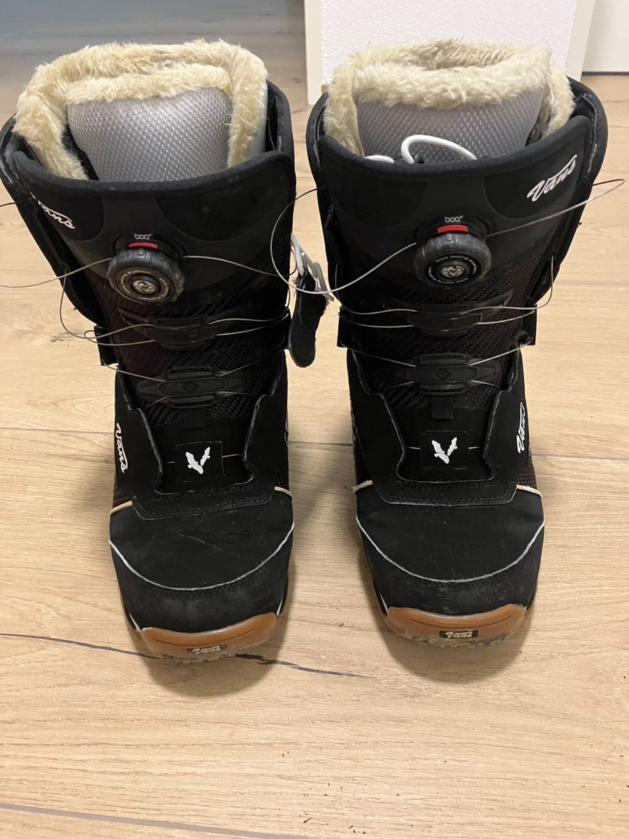 Vans Scarpe da donna: Snowboardboots Vans Kira Damen – Usato da Aeschi SO venduto da retoS07