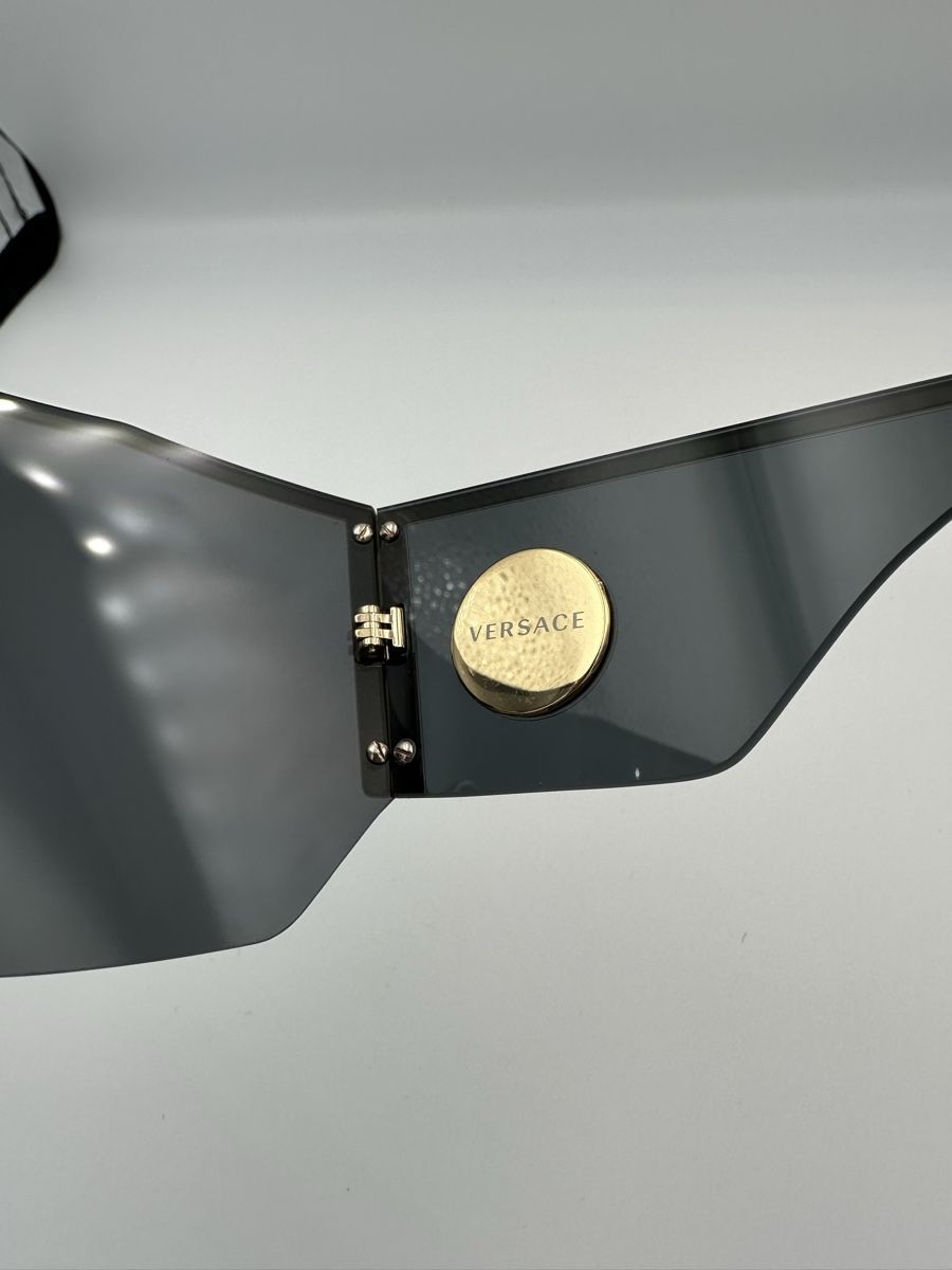 Versace Occhiali & Lenti: Versace Sonnenbrille, Schwarz/Gold – Usato da Schwende venduto da weesli 4