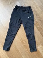 Nike Sporthose Größe 147-158 in Schwarz 
