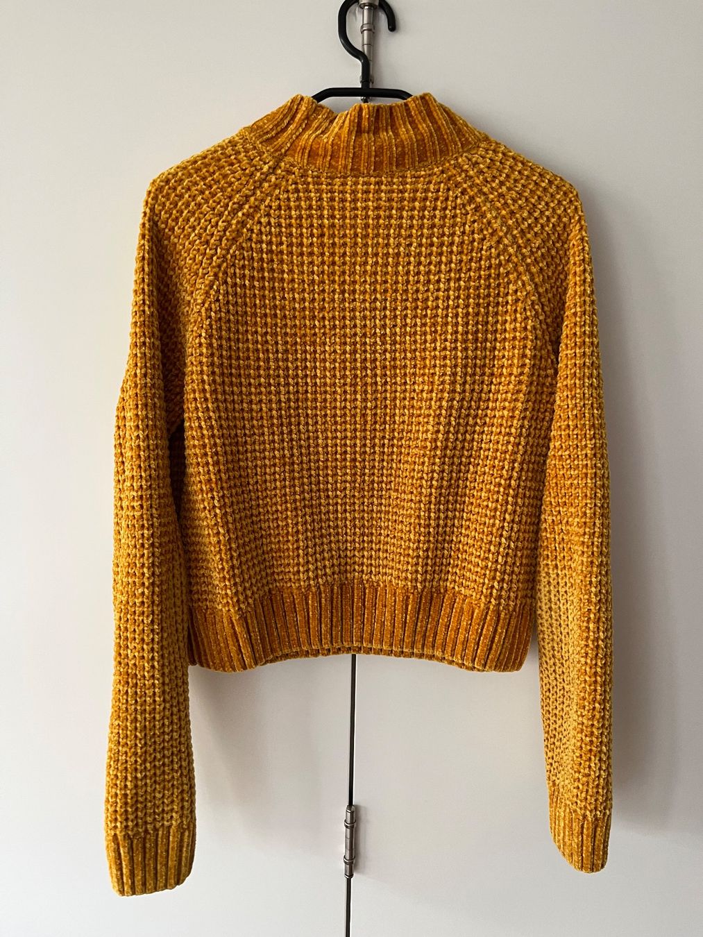 H&M Pullover & Sweatshirts: H&M Pullover senfgelb M Samt Turtleneck – Gebraucht aus Gümligen von blackberrys