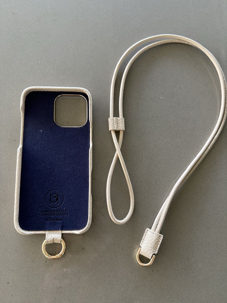 Apple Cover & Protezioni schermo: Maison de Sabré iPhone 16 Pro Max Hülle mit Band, beige. – Usato da Ottenbach venduto da Suni_82 4