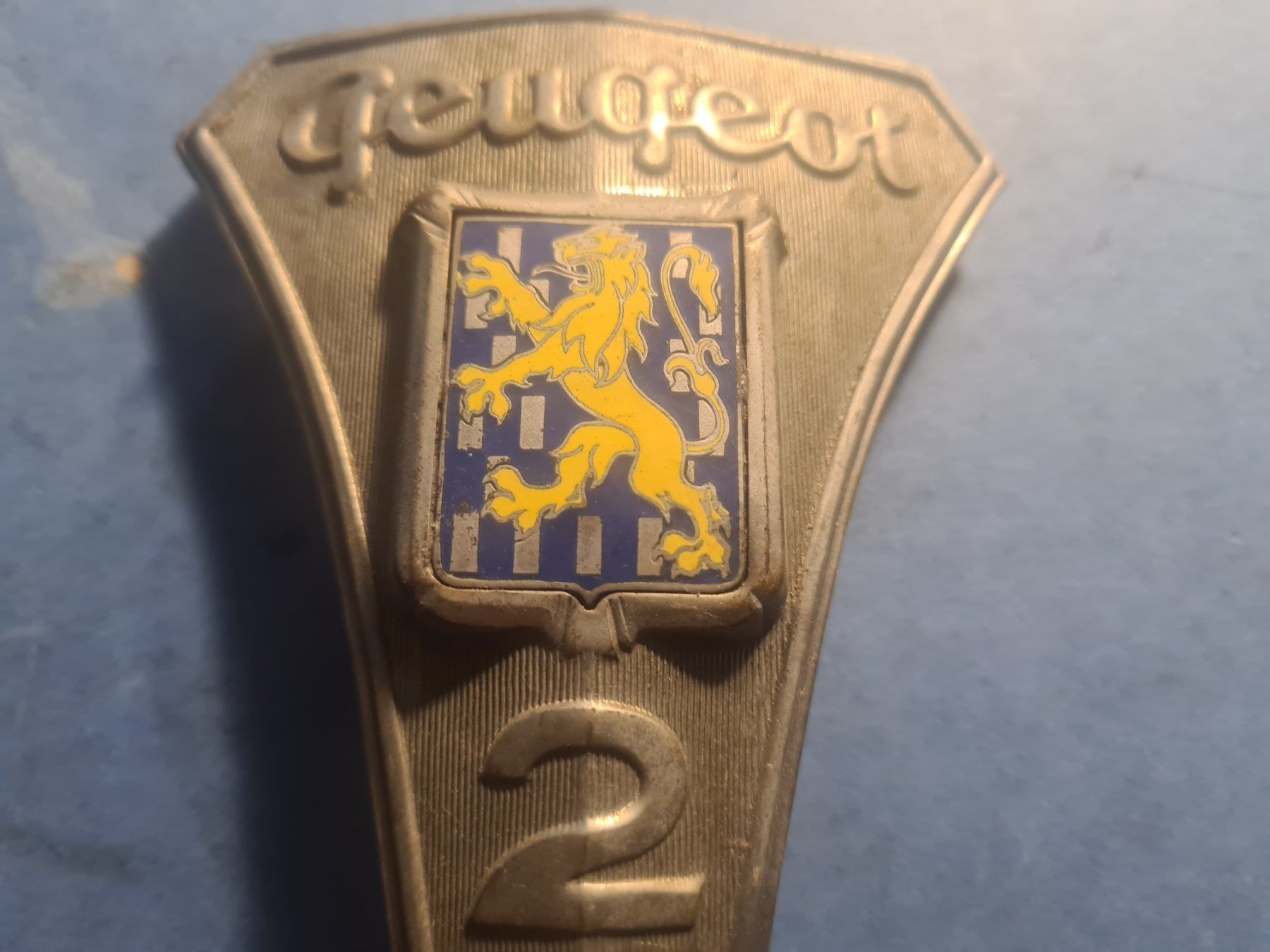 Peugeot Placchette & Badge: PEUGEOT 203  BADGE  VINTAGE  OLDTIMER  COLLECTION – Usato da Bellevue venduto da BURGOLMANIA 1