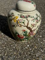 Deckelvase mit Baum/Vögel