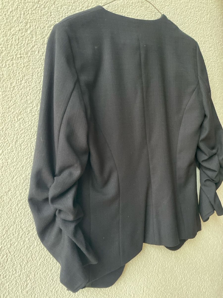 H&M Giacche: Dunkelblauer Blazer mit Raff-Ärmeln - Grösse 38 – Usato da Rüti b. Büren venduto da istrauss 2