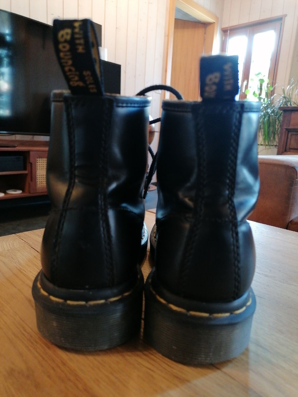 Dr. Martens Scarpe da donna: Dr. Martens schwarz 6-Loch – Usato da Leuk-Stadt venduto da See_Lin 1