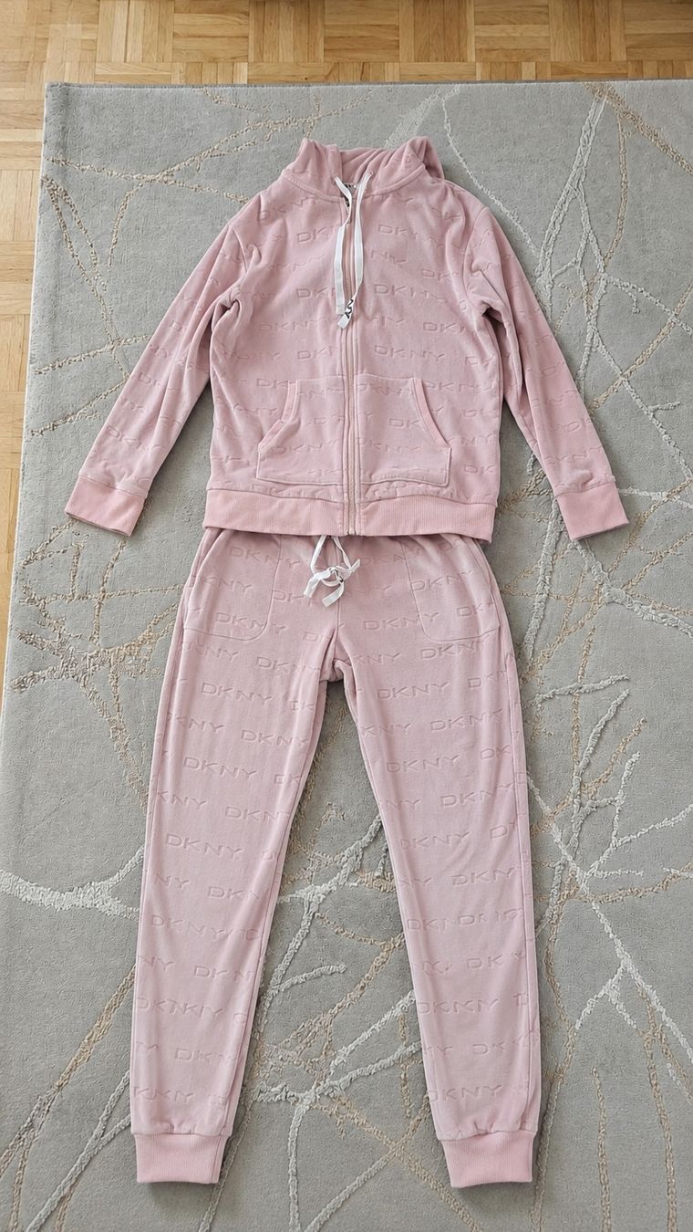 DKNY Négligés & Pyjamas: DKNY Damen Trainigsanzug – Neuf (Voir description) à Gossau SG par sar_7vt5