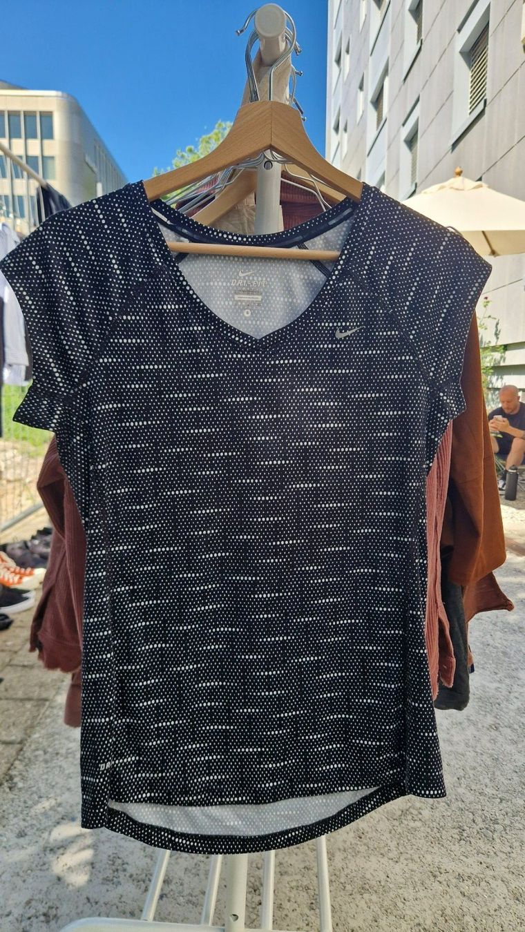 T-shirt: Nike Sport Shirt – Usato da Zürich venduto da vanessa_A