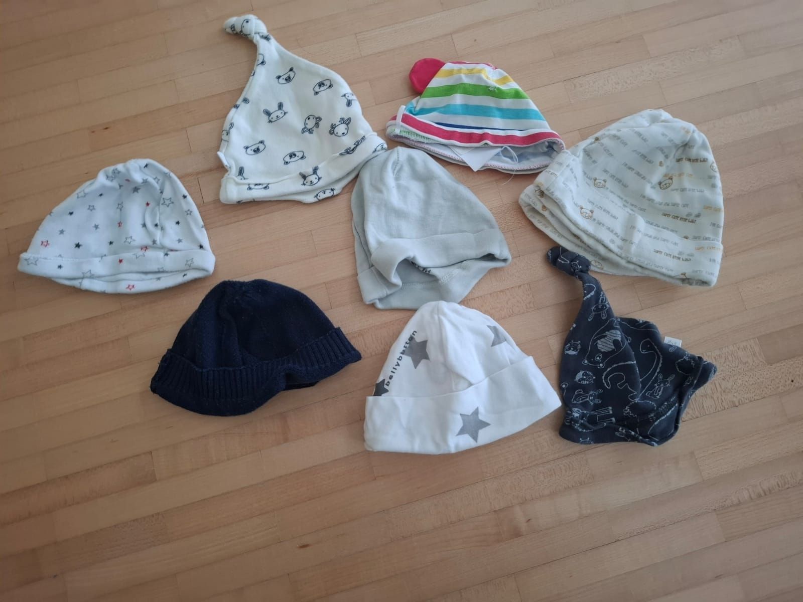 Lotti & Set di vestiti: Baby Mützen – Usato da Maur venduto da Soloth.