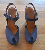 Vendo scarpe donna. Sandali trandy parte in pelle blu oceano