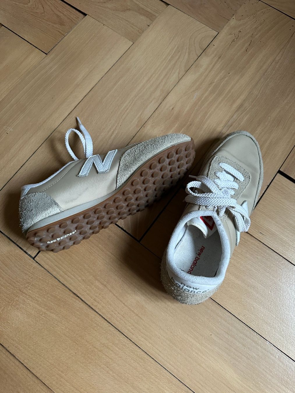 New Balance Scarpe da donna: NEW BALANCE - Sneaker beige 40 – Usato da Zürich venduto da Diazaio 3