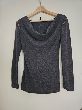 Toller, grauer Pulli Gr.M mit Wasserfallausschnitt