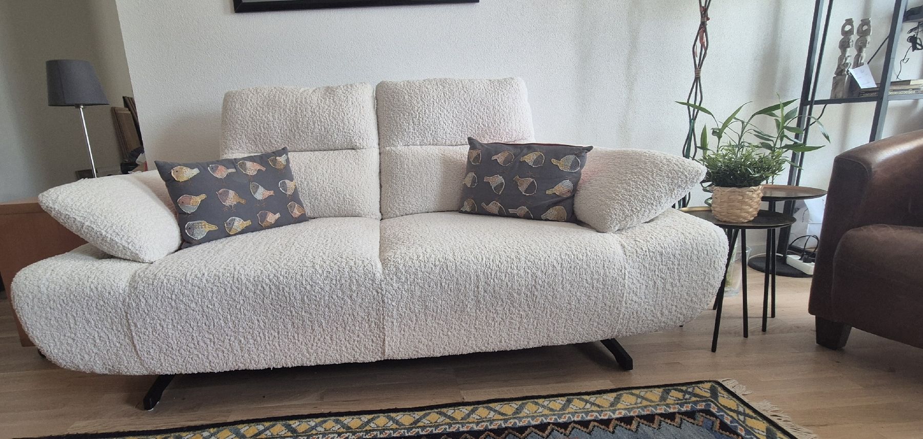 Conforama Divani: Canapé design tissu bouclettes – Usato da Denges venduto da Alex-CH-LB