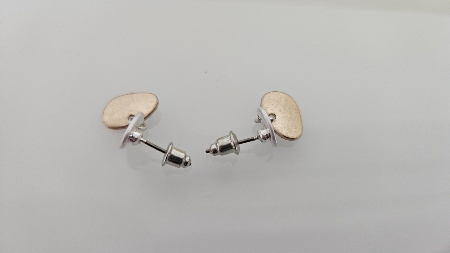 Ohrringe & -stecker: Orecchini color argento e oro rosa (bigiotteria) – Neu und originalverpackt aus Melano von H-Sara 1
