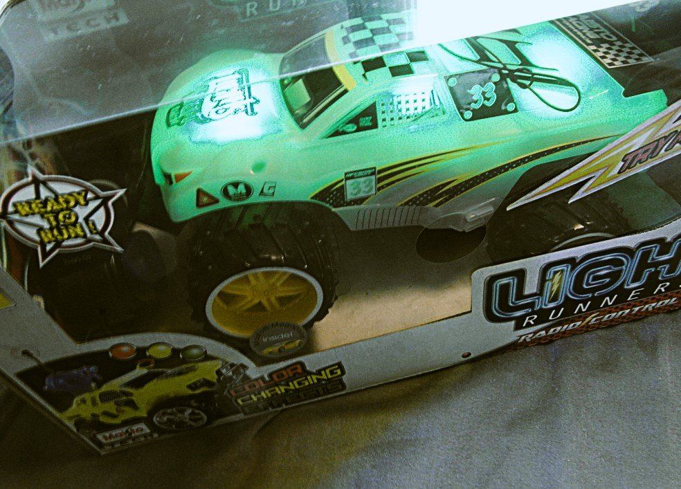 Maisto Giocattoli: 40 MHz RC Auto "Light Runners" mit Licht-Effekten, NEU – Nuovo e nell'imballaggio originale da Lengnau BE venduto da Lanthemann 2