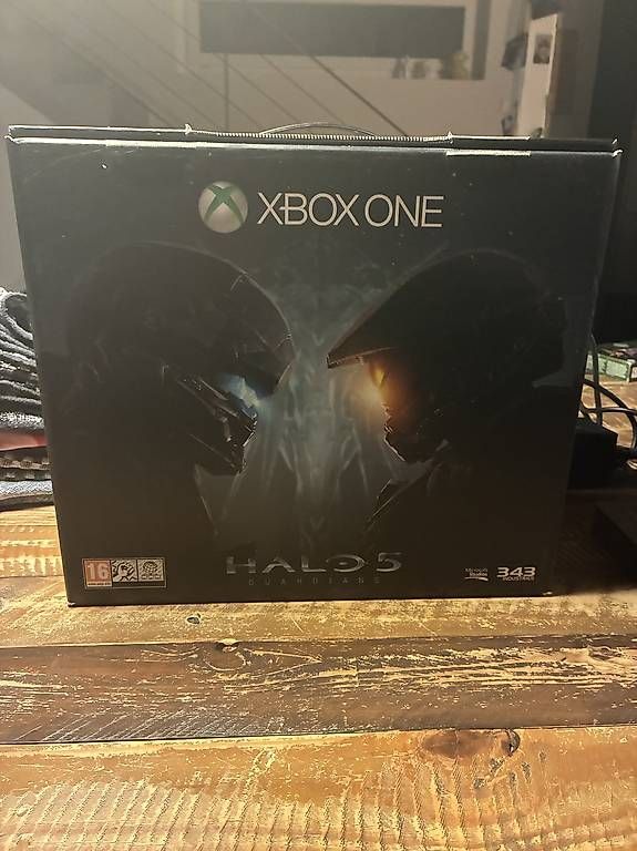 Console: Xbox one: Halo edition mit OVP – Usato da Brügg BE venduto da neo_y2jv