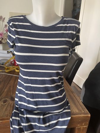 Jolie Robe  longue rayée bleu S bon état 