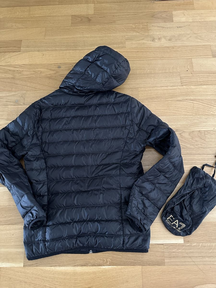 Armani Giacche: EA7 Daunenjacke schwarz, Grösse S – Usato da Erlinsbach SO venduto da dikaan 2