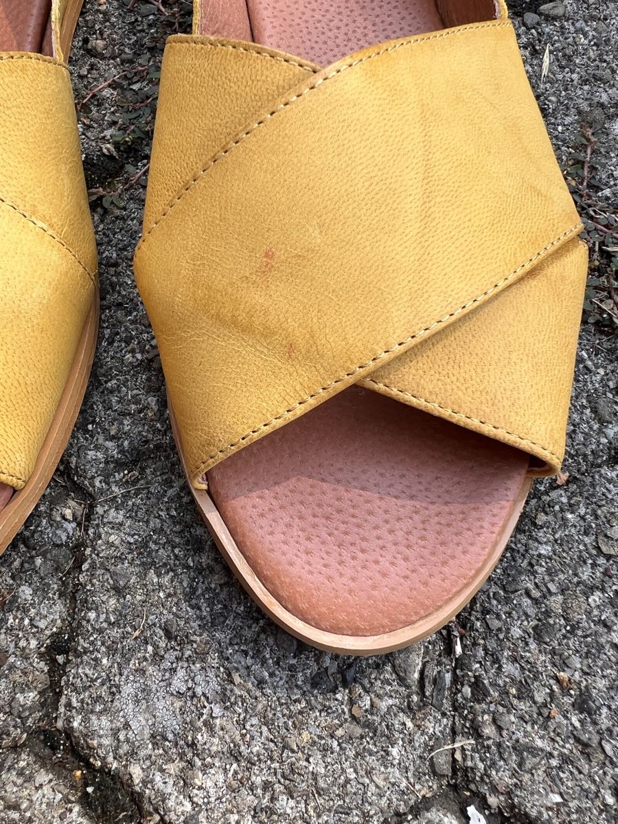 Scarpe da donna: Sandalen la Garcçonne, Gr. 41, gelb – Usato da Solothurn venduto da Brini06 1