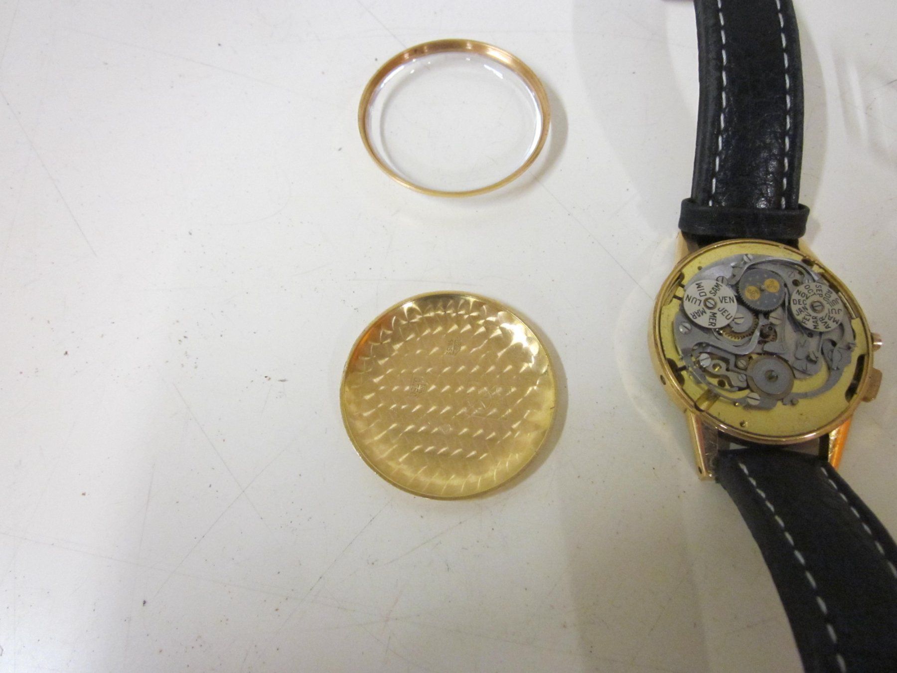 Universal Genève Uhren: UNIVERSAL GENEVE TRI COMPAX OR Chronomètre 1940 Défectueux – Defekt aus Grand-lancy von  7