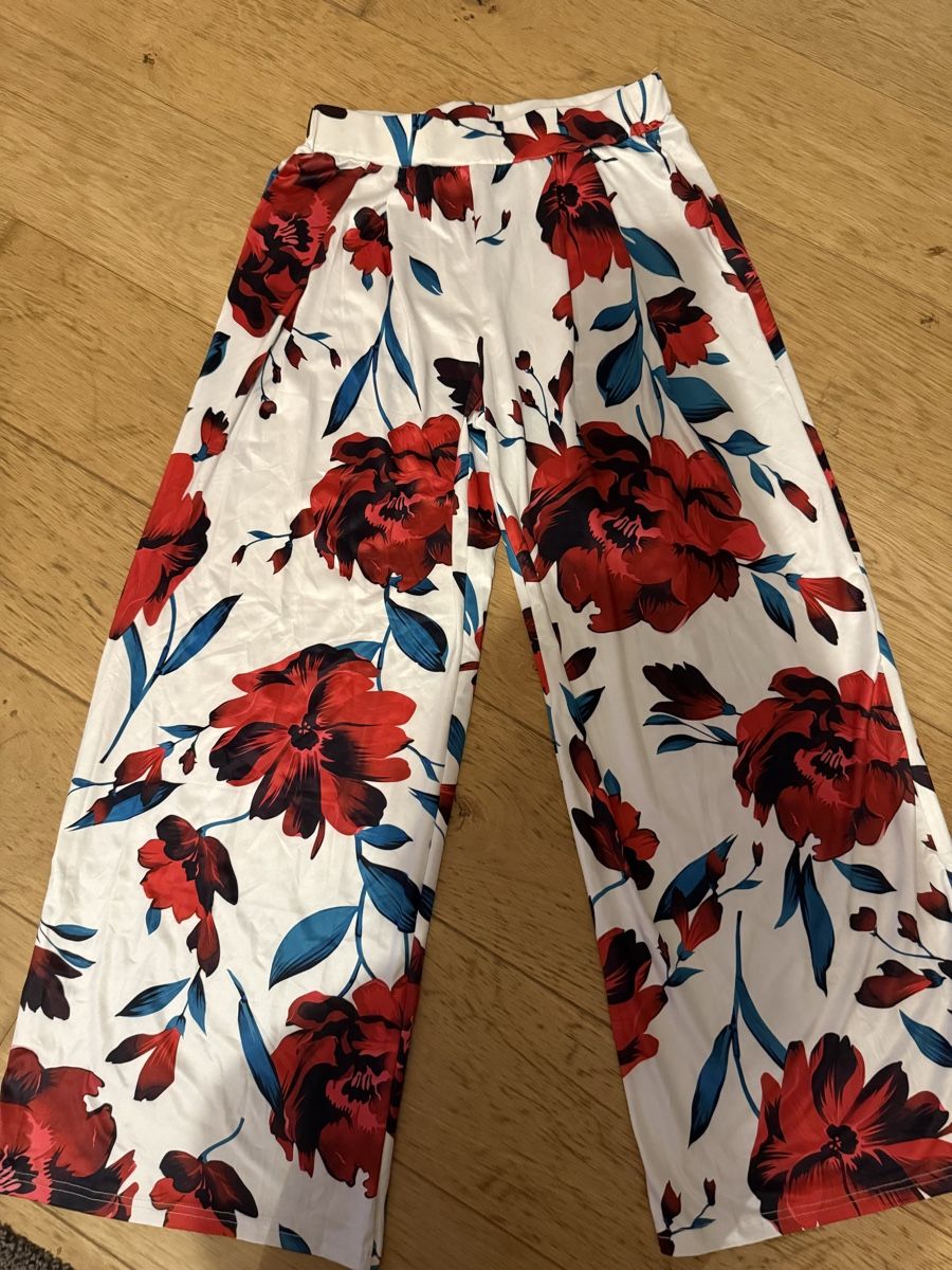 Shein Pantaloni: Weisse Culotte Hose mit Blumenmuster Grösse L – Usato da Biberist venduto da bierikim