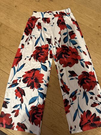 Weisse Culotte Hose mit Blumenmuster Grösse L