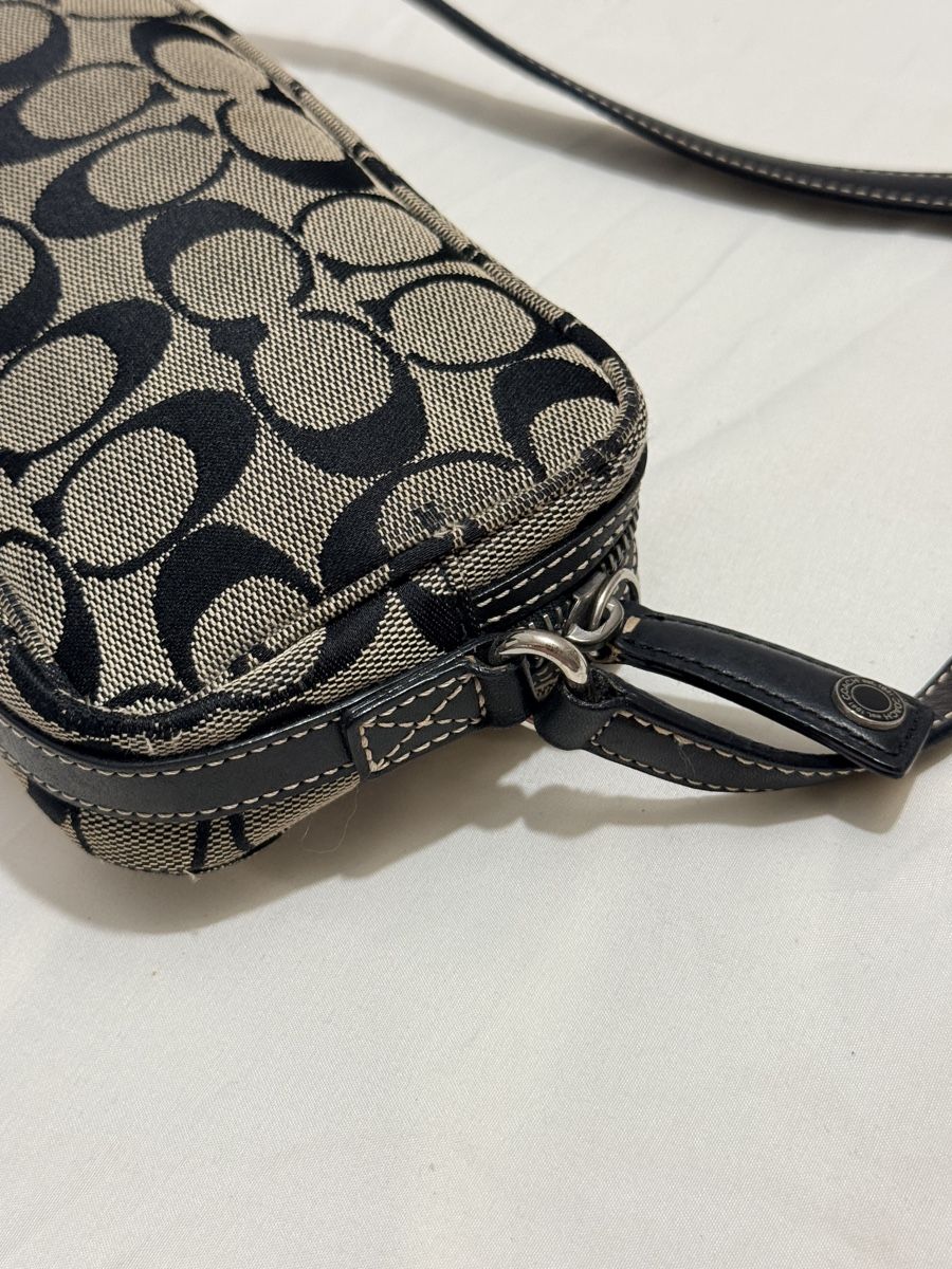 Coach Taschen für Damen: Y2K Coach Mini Camera Bag Crossbody – Gebraucht aus Geneve von DarlingVintage 2