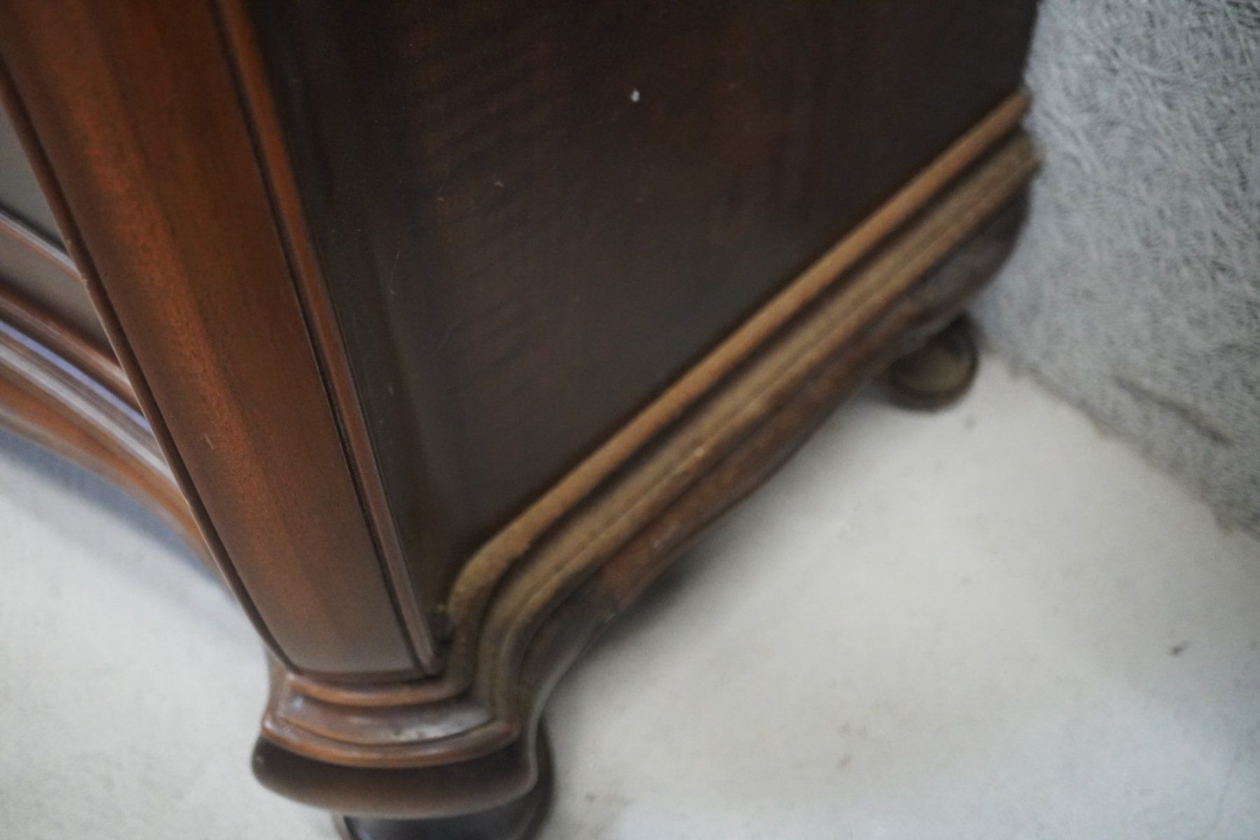 Armadi: Schrankvitrine im Barock oder Rococo Stil (HE367) – Usato da Basel venduto da B.W.B. 8