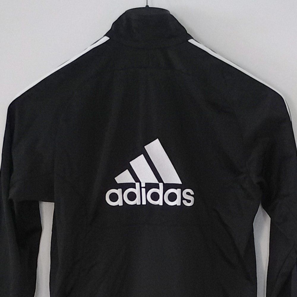 Adidas Vestes: Neuwertige Adidas Trainerjacke - Grösse M – D'occasion à St. Gallen par cabbageindustries