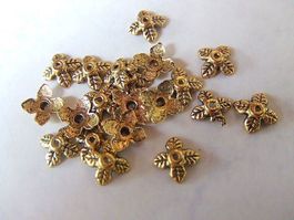 20 Perlkappen leaf altvergolet 5,5x2mm