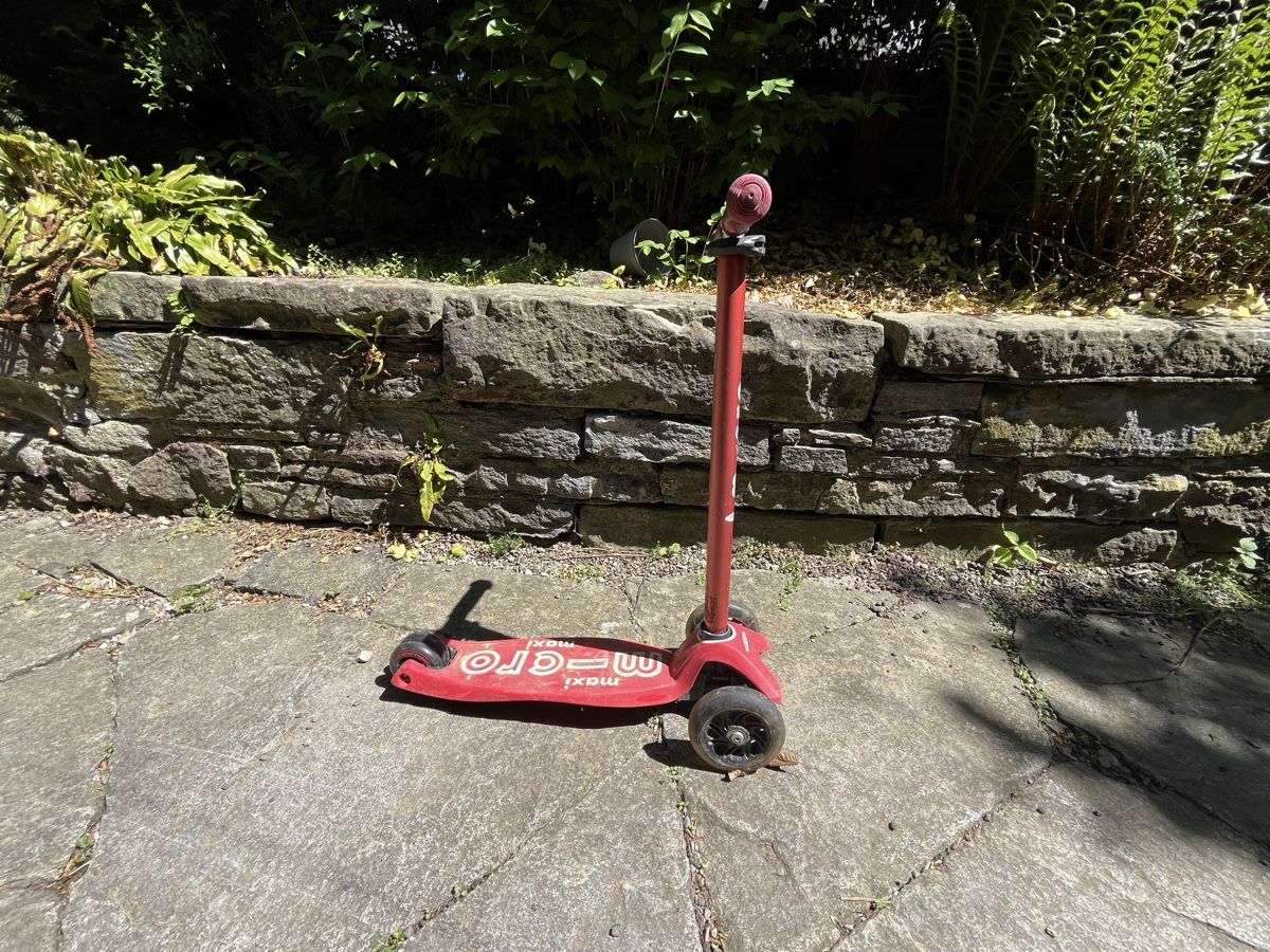 Micro Kickboard: Micro Maxi Tretroller, gebraucht, rot – Difettoso da Zürich venduto da zimdom11