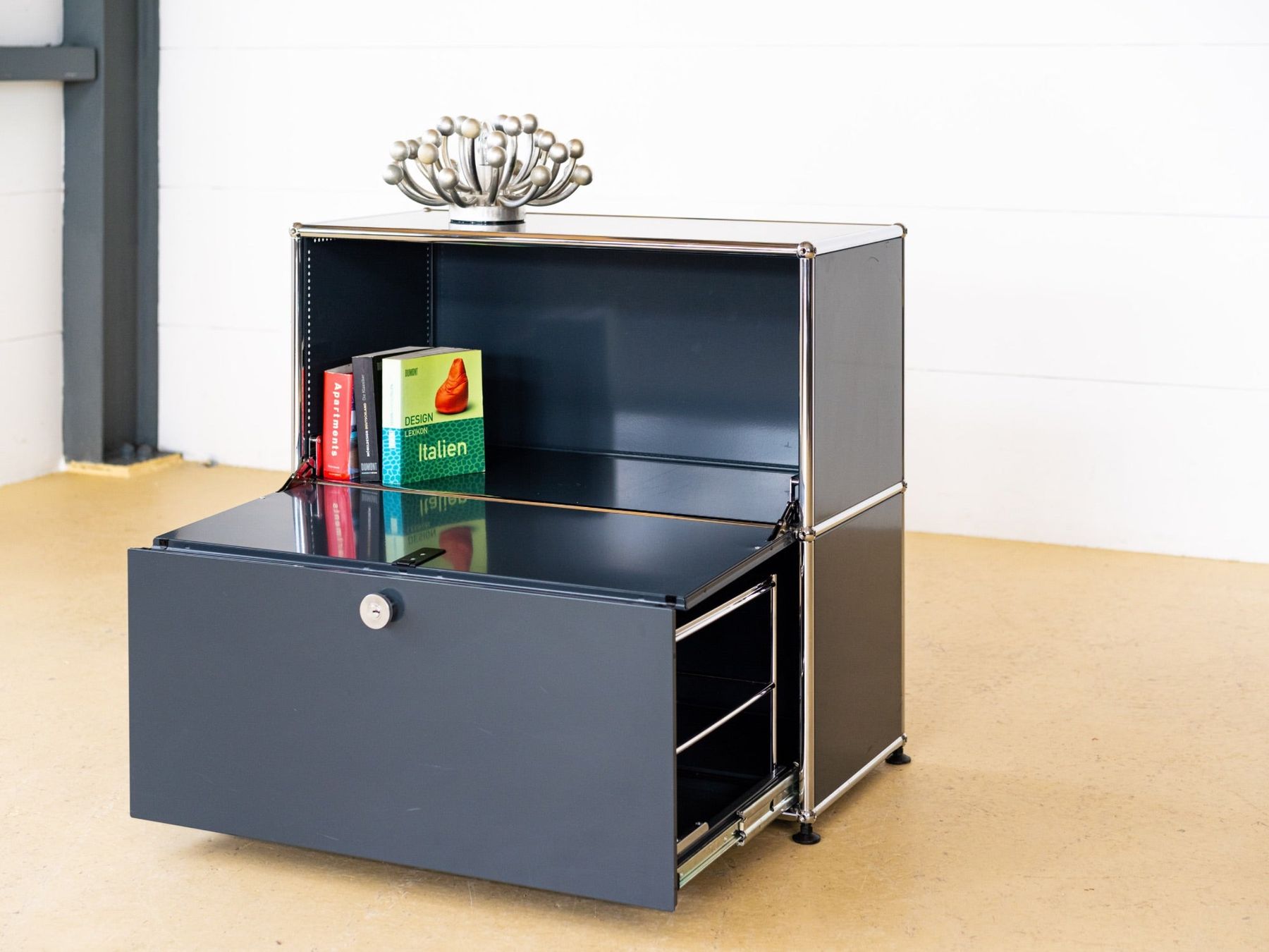 USM Commodes: USM Haller Sideboard | Anthrazitgrau | Neuwertig – D'occasion à Meinisberg par atelier_TILIJA 3