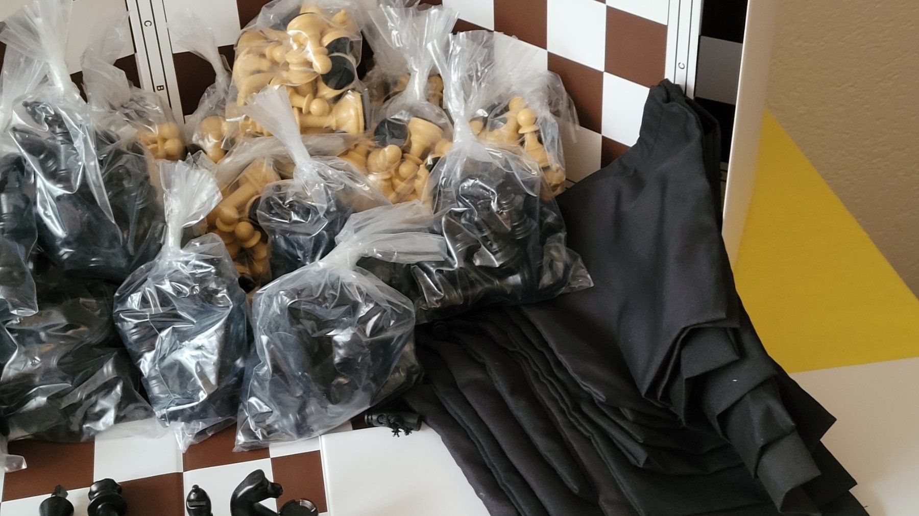 Spiele: 10 X KUNSTSTOFF TURNIERSETS - MIT VERSAND !! – Neu und originalverpackt aus Chur von Artona0903 3