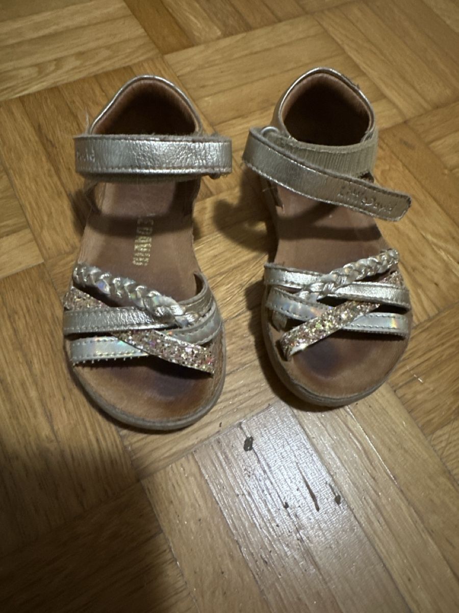 Scarpe per ragazze: Mädchen Sandalen Leder grösse 23 – Usato da Männedorf venduto da kek_n8pr 2