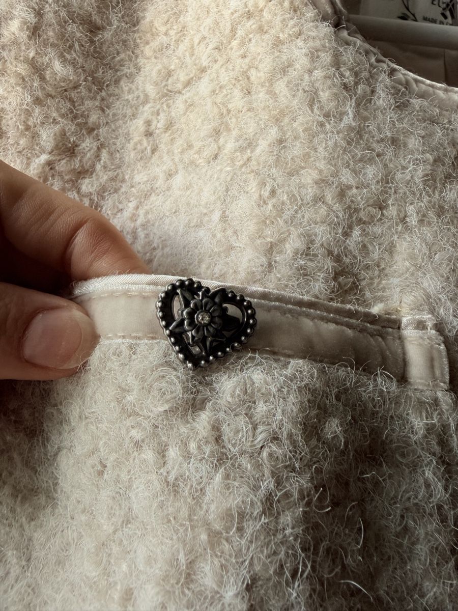 Giacche: Cropped Jacket Beige Heart Buttons – Nuovo (secondo la descrizione) da Zürich venduto da BettinaMarie2308 4