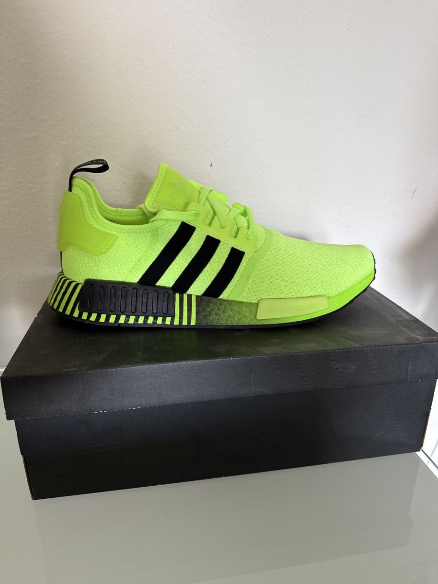 Adidas Scarpe da uomo: Adidas NMD_R1 Grösse 48 2/3 – Nuovo (secondo la descrizione) da Winterthur venduto da Apple_verkauf