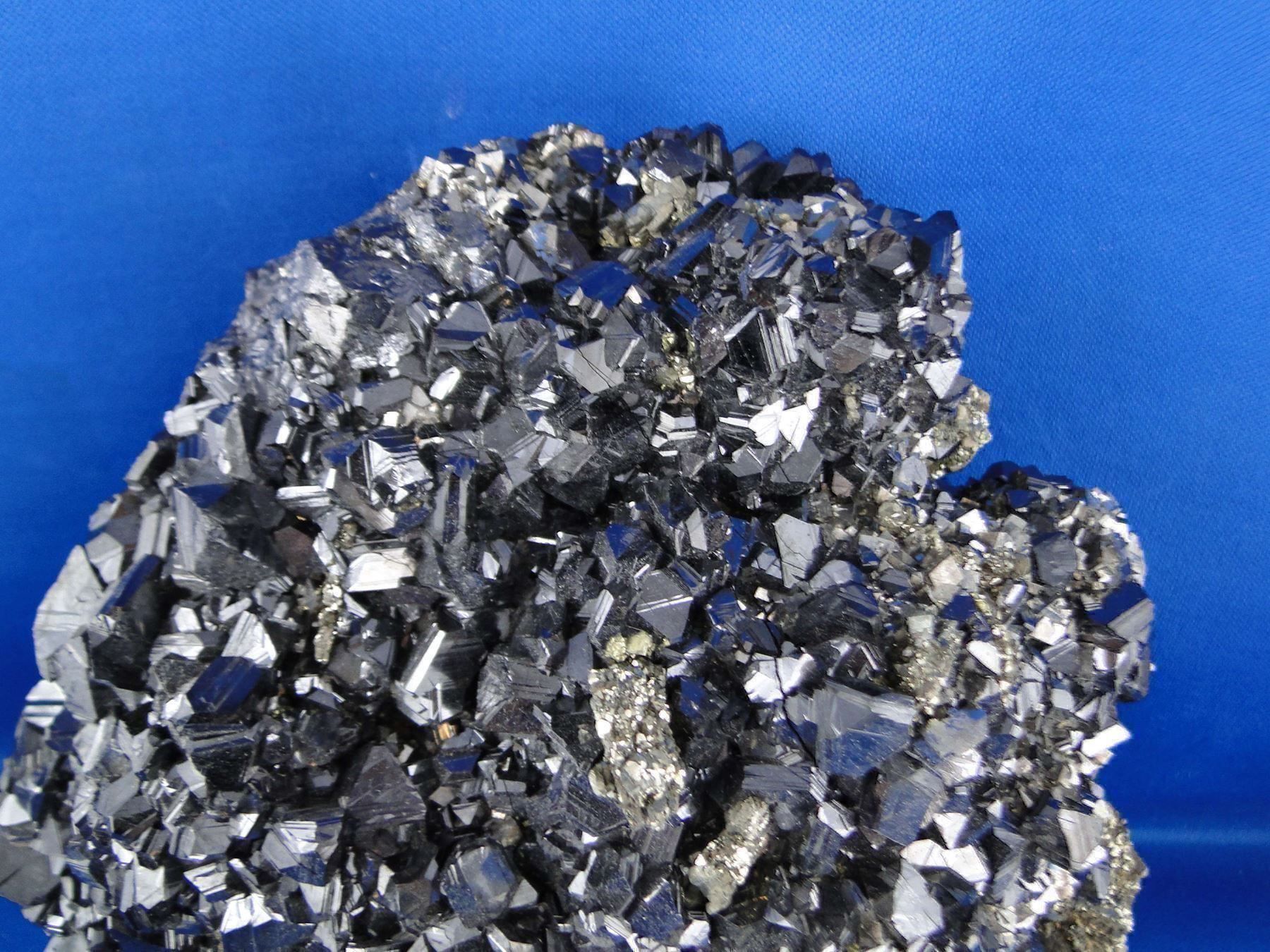 Minerali & Pietre curative: Sphalerit mit Pyrit und Calcit – Usato da Schinznach Bad venduto da Demerald 2