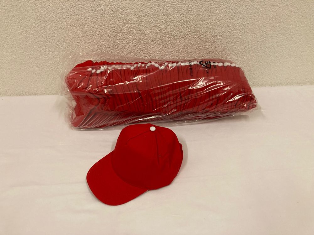 Restposten (50 Stück ) Caps, rot | Kaufen auf Ricardo