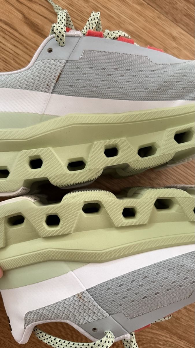 On Chaussures femmes: On Running Cloudmonster size 37.5 – D'occasion à Boswil par hey.itsme 2