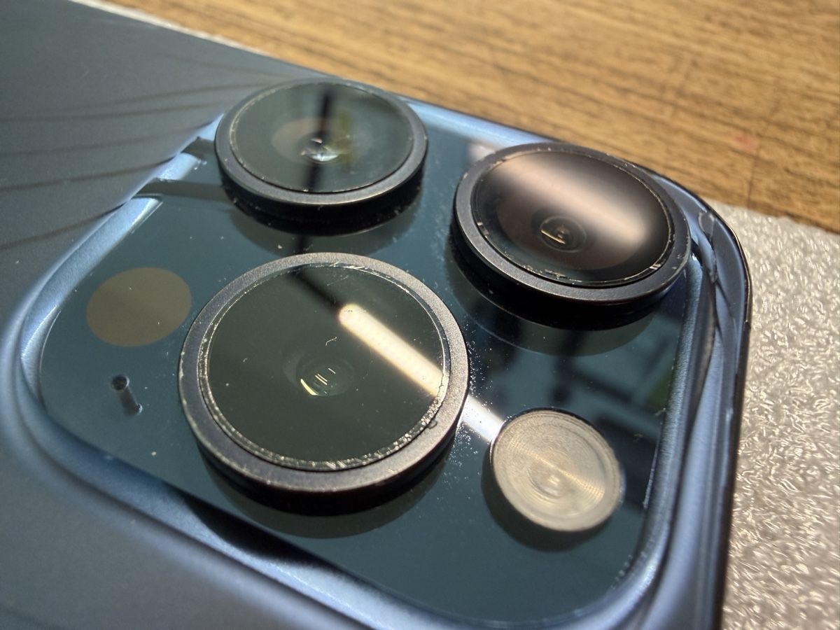 Apple Handys / Smartphones: GLASBRUCH: iphone 15 Pro – Defekt aus Langenthal von fluehmann_ 3