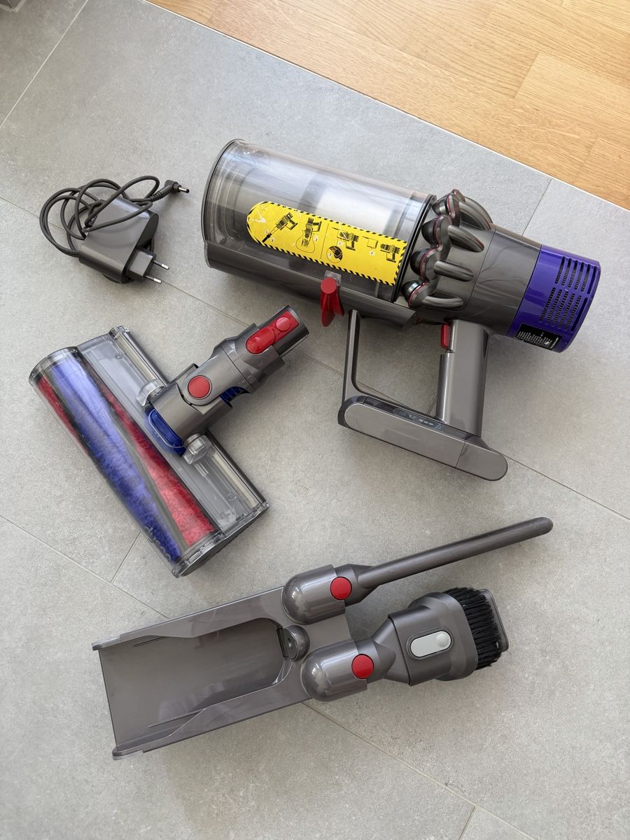 Dyson Aspirapolveri & Accessori: Dyson V10 cyclone absolute  – Usato da Meyrin venduto da SA_3006 2