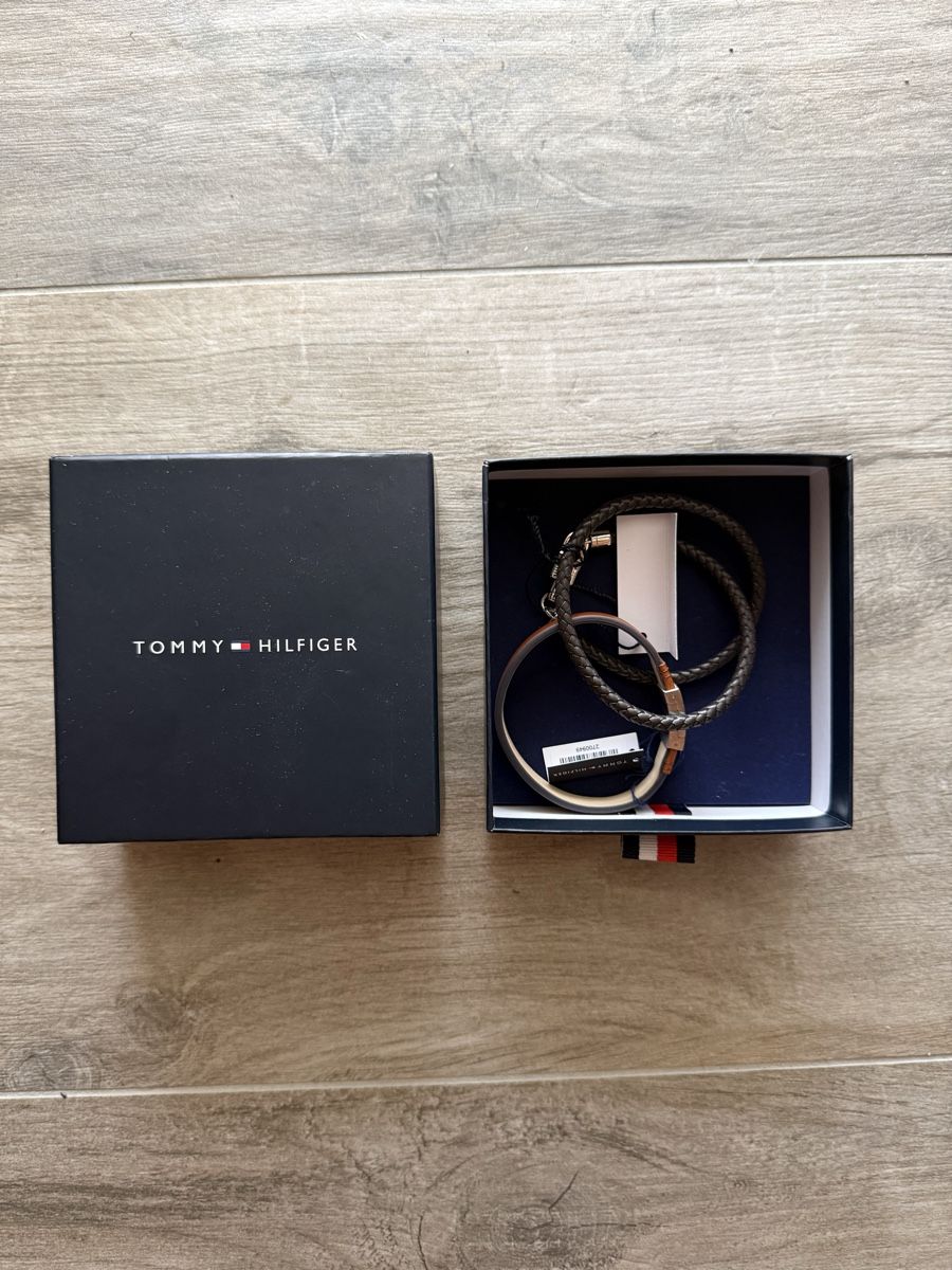 Tommy Hilfiger Armbänder & -reifen: 2 Bracelets - Tommy Hilfiger – Neu und originalverpackt aus Neuchâtel von Blek7