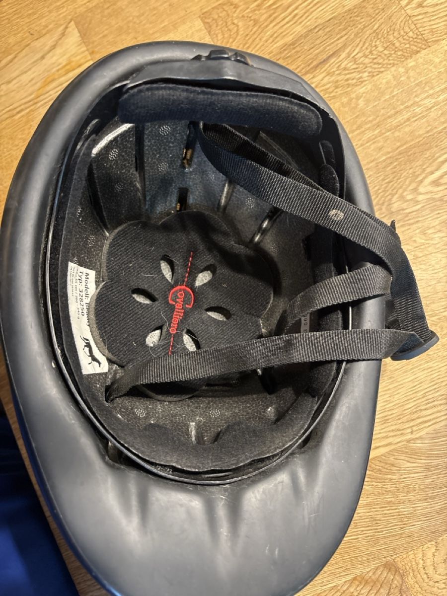 Casques: Reithelm 52-55 – D'occasion à Melchnau par Dinudane 2