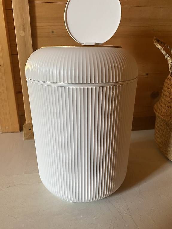 Poubelles: Bad Mülleimer  – D'occasion à Därstetten par yas_pb5r